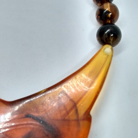 Vintage faux amber beaded necklace - Picture 9 of 13